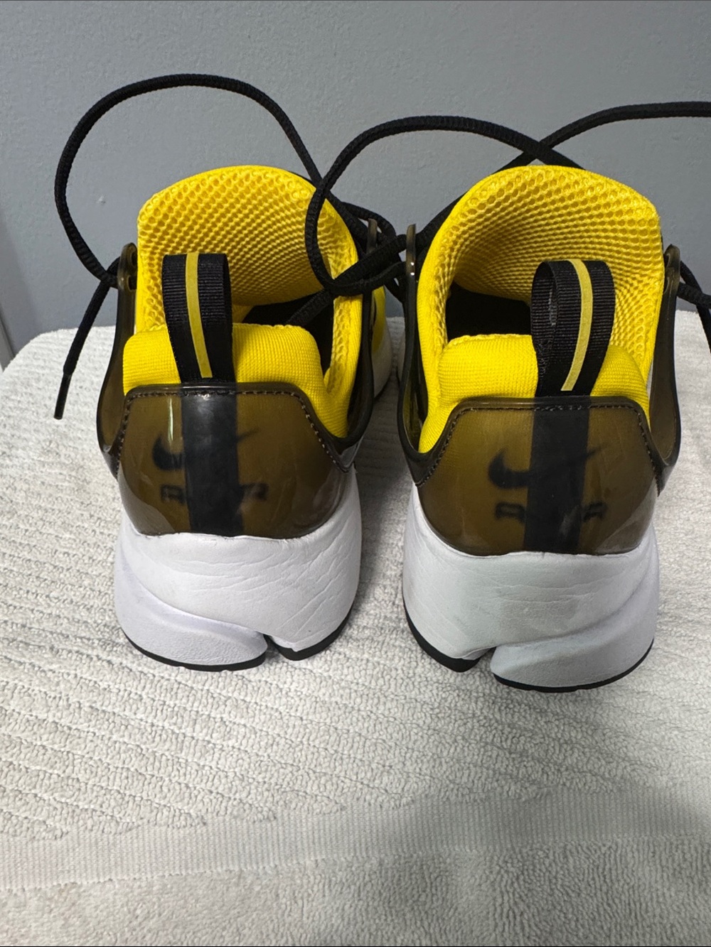 Nike Air Presto Tour Men’s Size 9, Yellow Black White Running Shoes, rare color - Picture 3 of 7